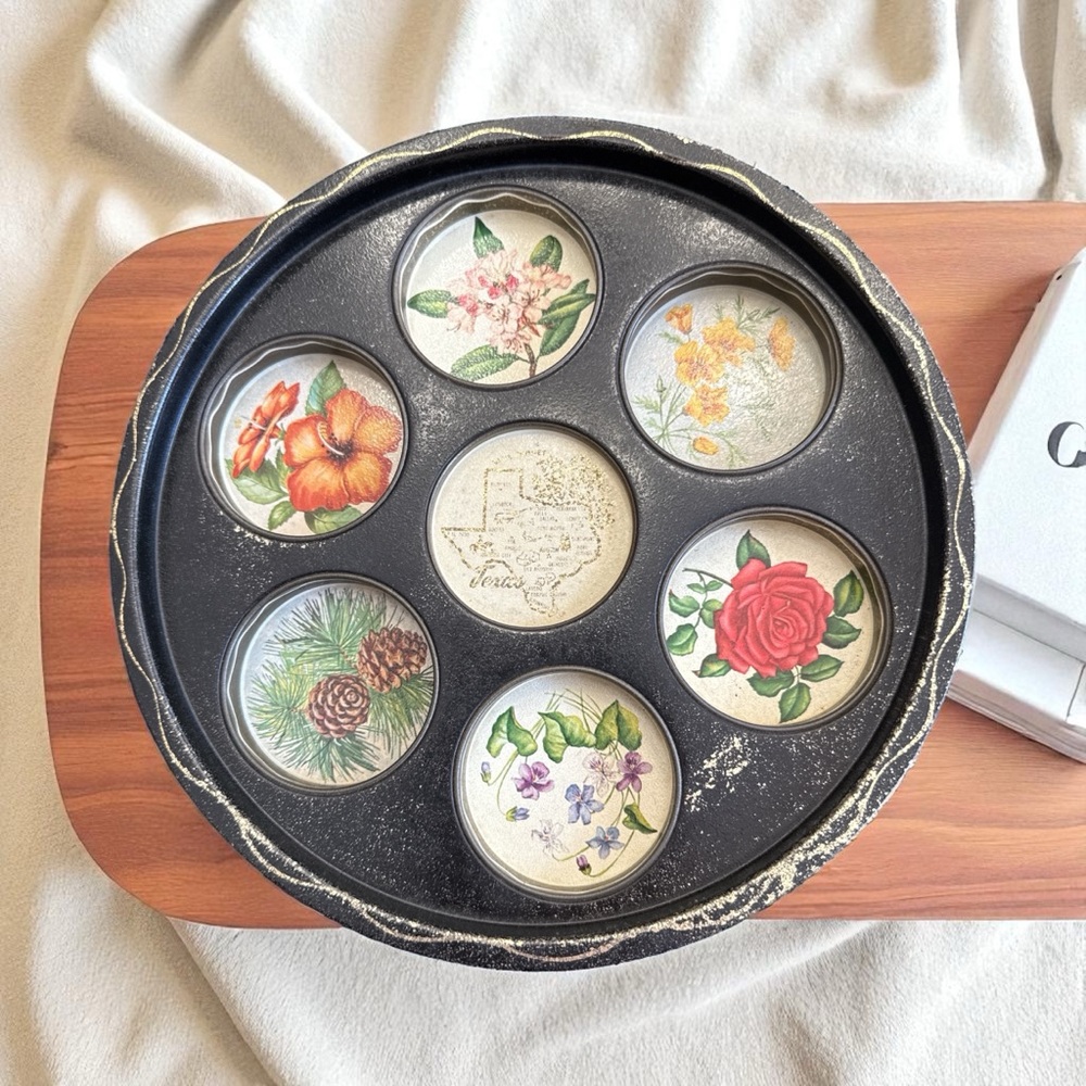 Vintage metal souvenir serving tray featuring the state of Texas